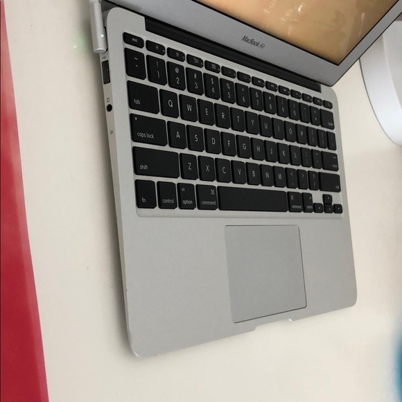 Macbook Air - Picture 5 of 7